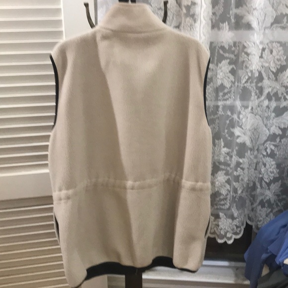 Attractive off white fleece vest. Slimming! - Picture 6 of 8